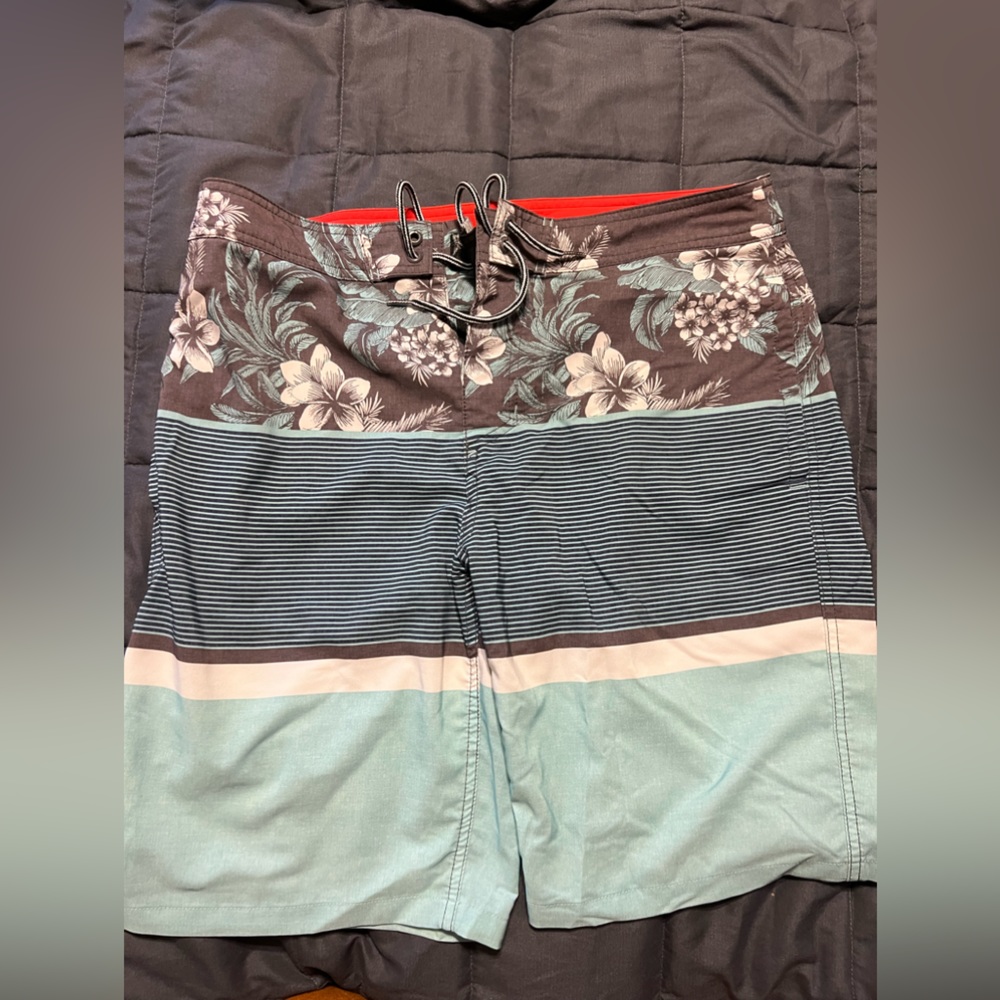 MEN’s SWIM TRUNKS. SIZE W33